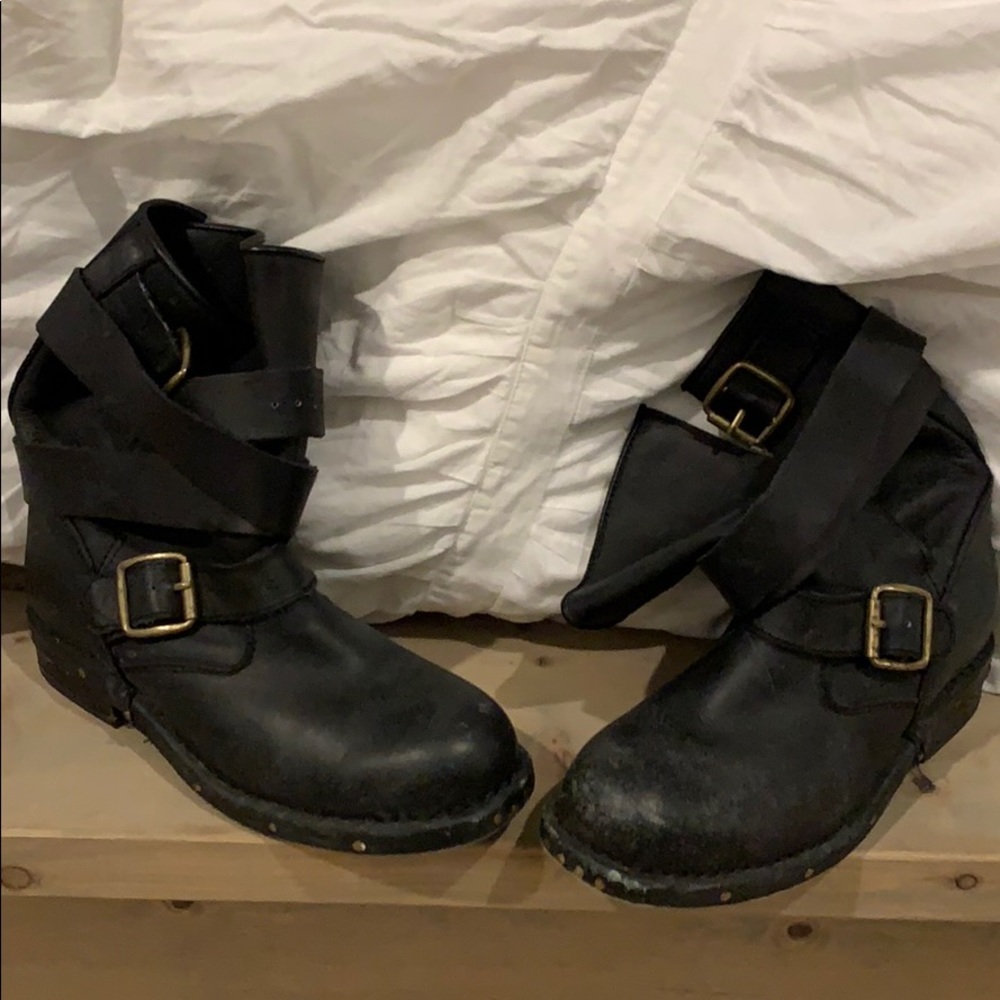 Hot Jeffrey Campbell black motorcycle boots